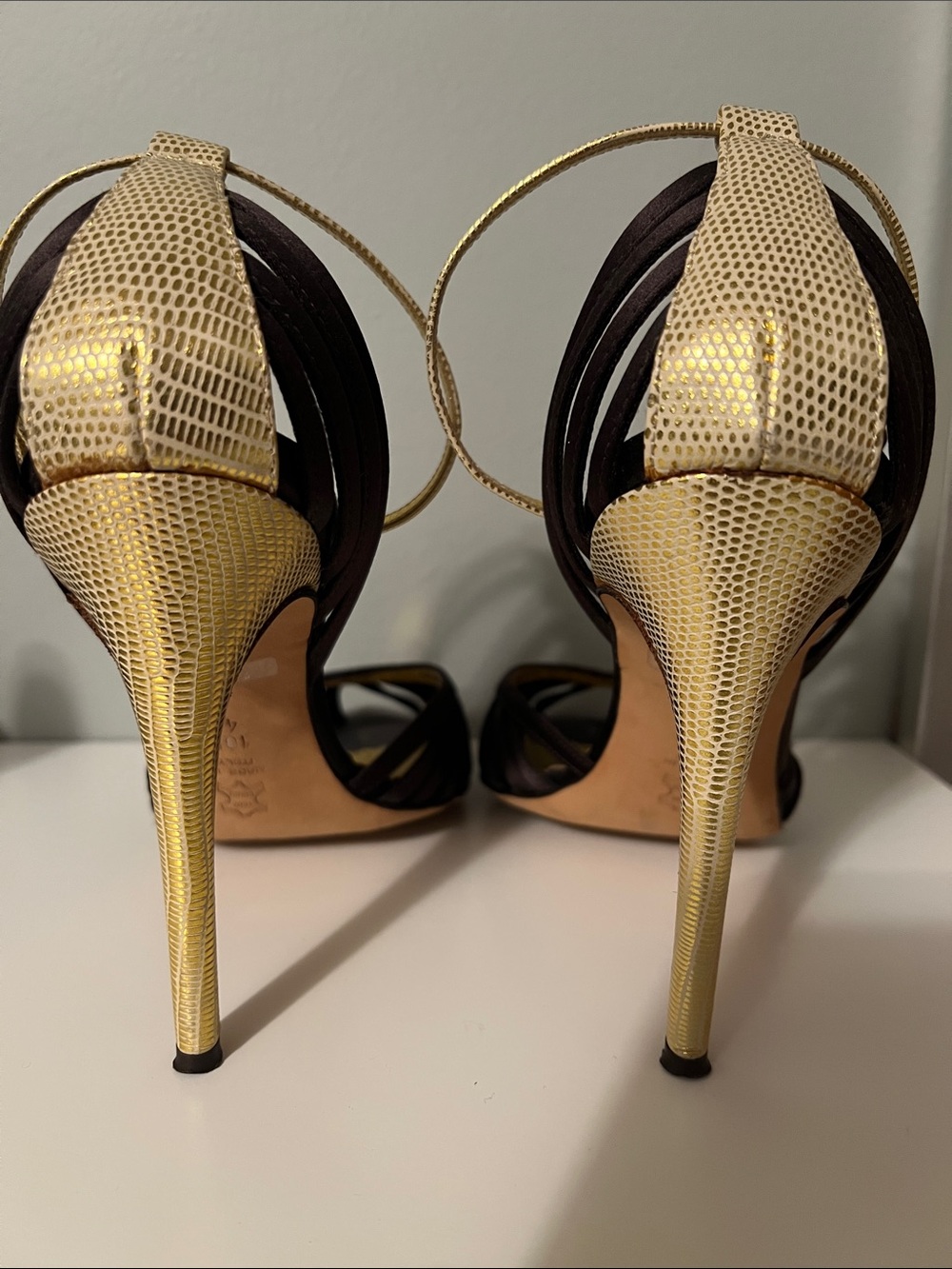BCBGMaxAzria Brown & Gold Heels - Size 10 - Picture 5 of 7